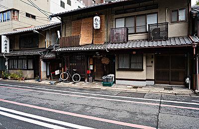 晚餐已备好：《同舟共济》欢迎各位愚人品尝今日免费更新“鱼和船舶”